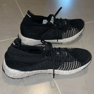 Never worn Adidas Pulse Boosts HD size 11.5!